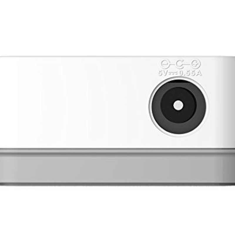 D-Link DES-1005C 5-Port 10/100 Mbps Unmanaged Switch, white