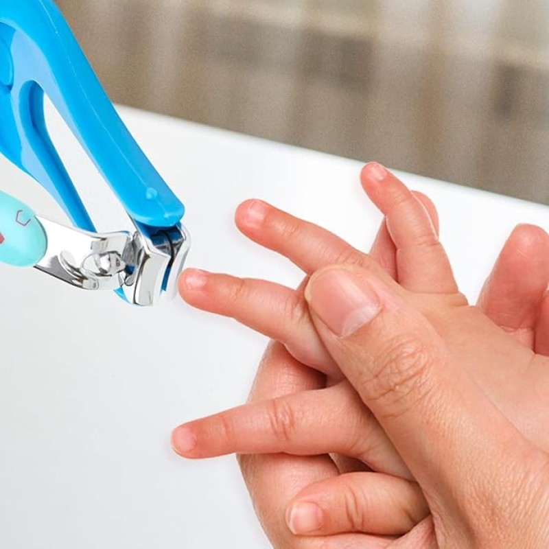 Mee Mee Protective Baby Nail Clipper Cutter with Skin Guard (Blue)(Pack of 1) Mee Mee Protective Baby Nail Clipper Cutter with Skin Guard (Blue)(Pack of 1)
