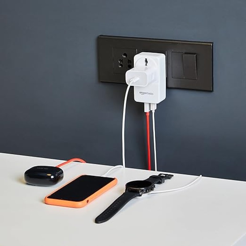 USB Adaptor with 1 Universal AC Socket and 2 USB Ports (White) USB Adaptor with 1 Universal AC Socket and 2 USB Ports (White)